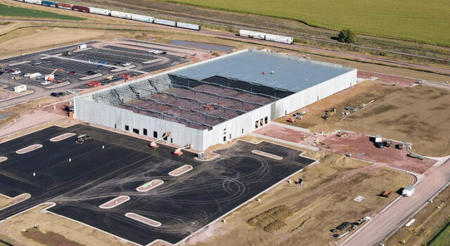 A photo of the construction progress at Amazon's last-mile distribution facility in Sioux Falls, SD