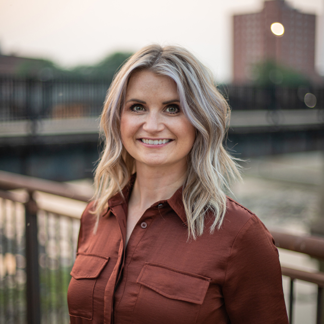 Ronna Poppens headshot