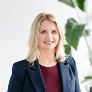 Ronna Poppens headshot
